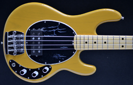 Ernie Ball Musicman Stingray 4H Old Smoothie Butterscotch